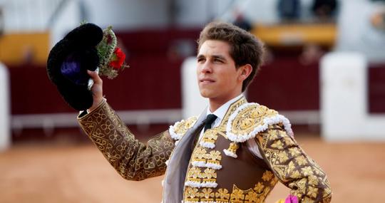 Ginés Marín paseó el único trofeo