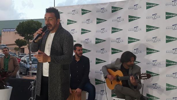 Salvador García ‘Pitu’ presenta su disco en Bahía Sur