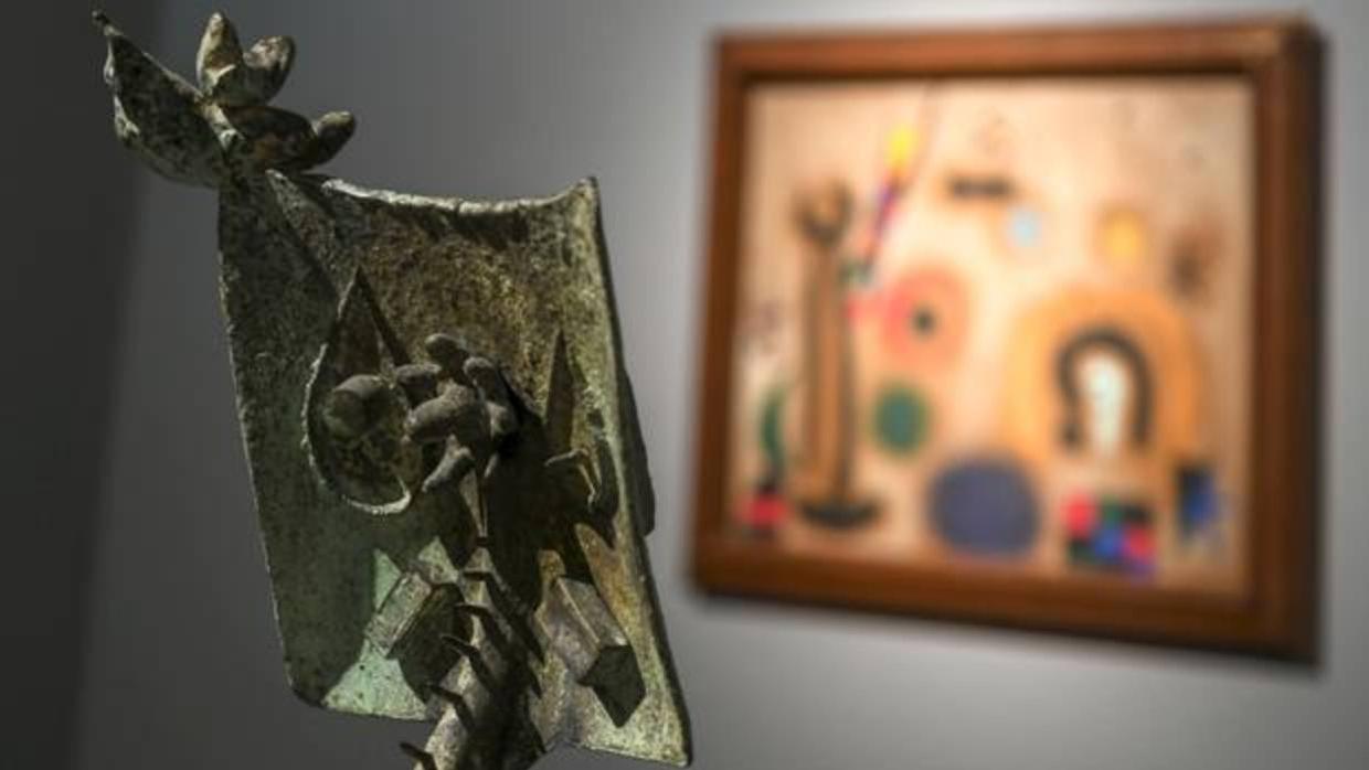 Diálogo entre una escultura y una pintura de Miró en el IVAM