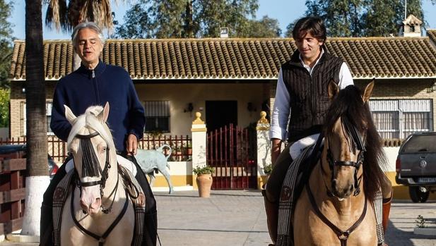 El tenor Andrea Bocelli y su pasión por toreo a caballo de Diego Ventura