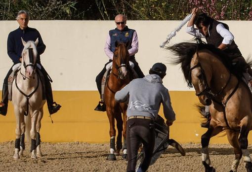 Ventura practica con el carretón junto a Andrea Bocelli