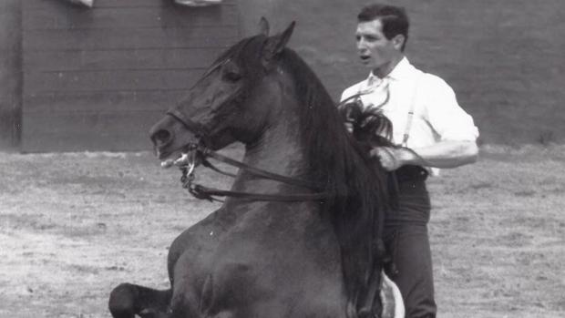 Don Ángel Peralta, el hombre que aprendió a montar a caballo antes que a andar