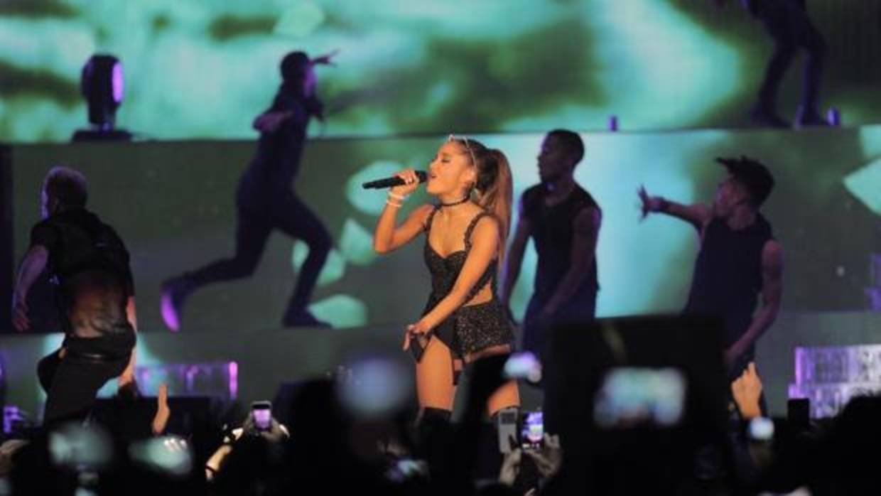 Ariana Grande durante una actuación en Barcelona