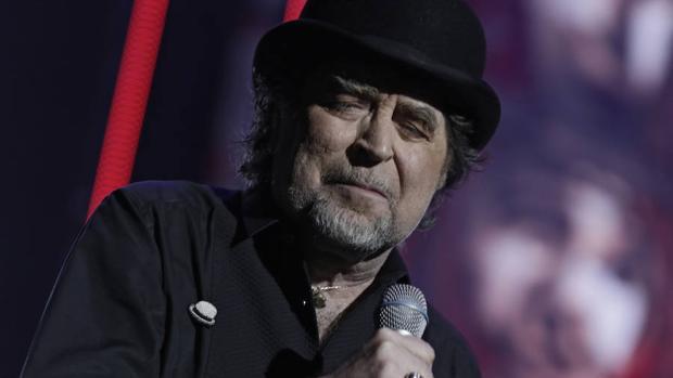 Joaquín Sabina evoluciona «bien» y «sin complicaciones» de su tromboflebitis