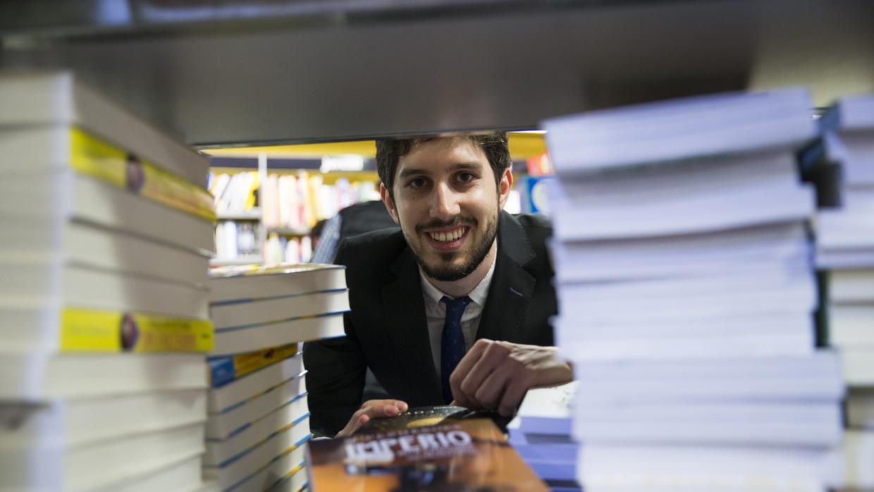 César Cervera, en la librería Lé