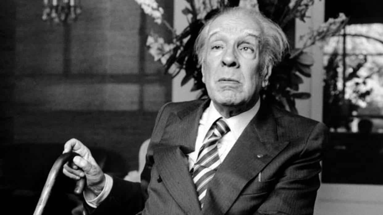 Borges fotografiado en París en 1979