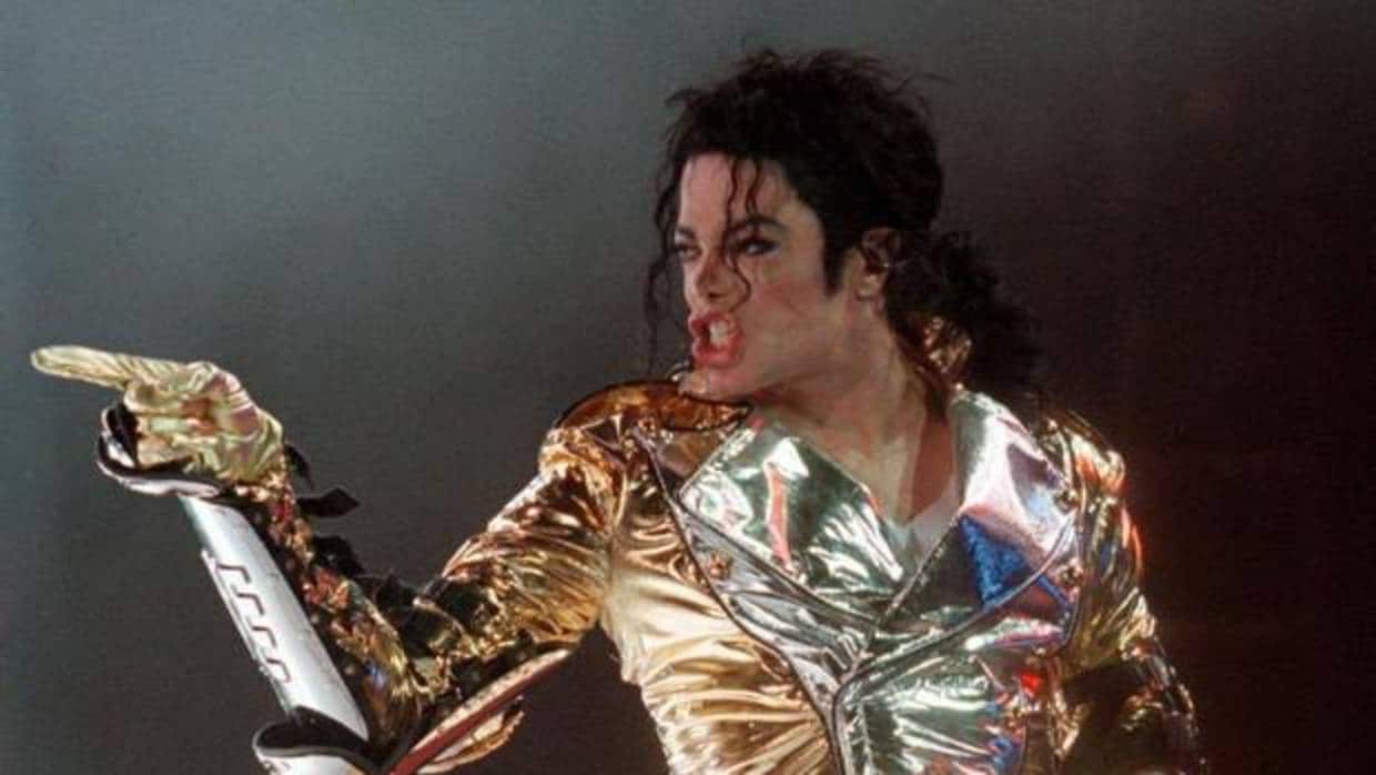 El artista Michael Jackson durante una actuación