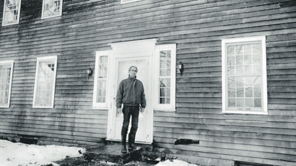 Philip Roth en su casa en 1990