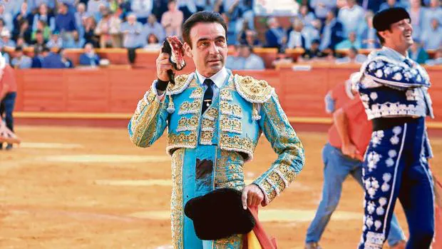 Ponce indulta a «Carasucia» en una gran corrida en Sanlúcar