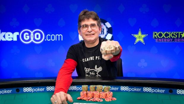 Steve Albini, ilustre músico de hardcore, gana un torneo de póker de las World Series