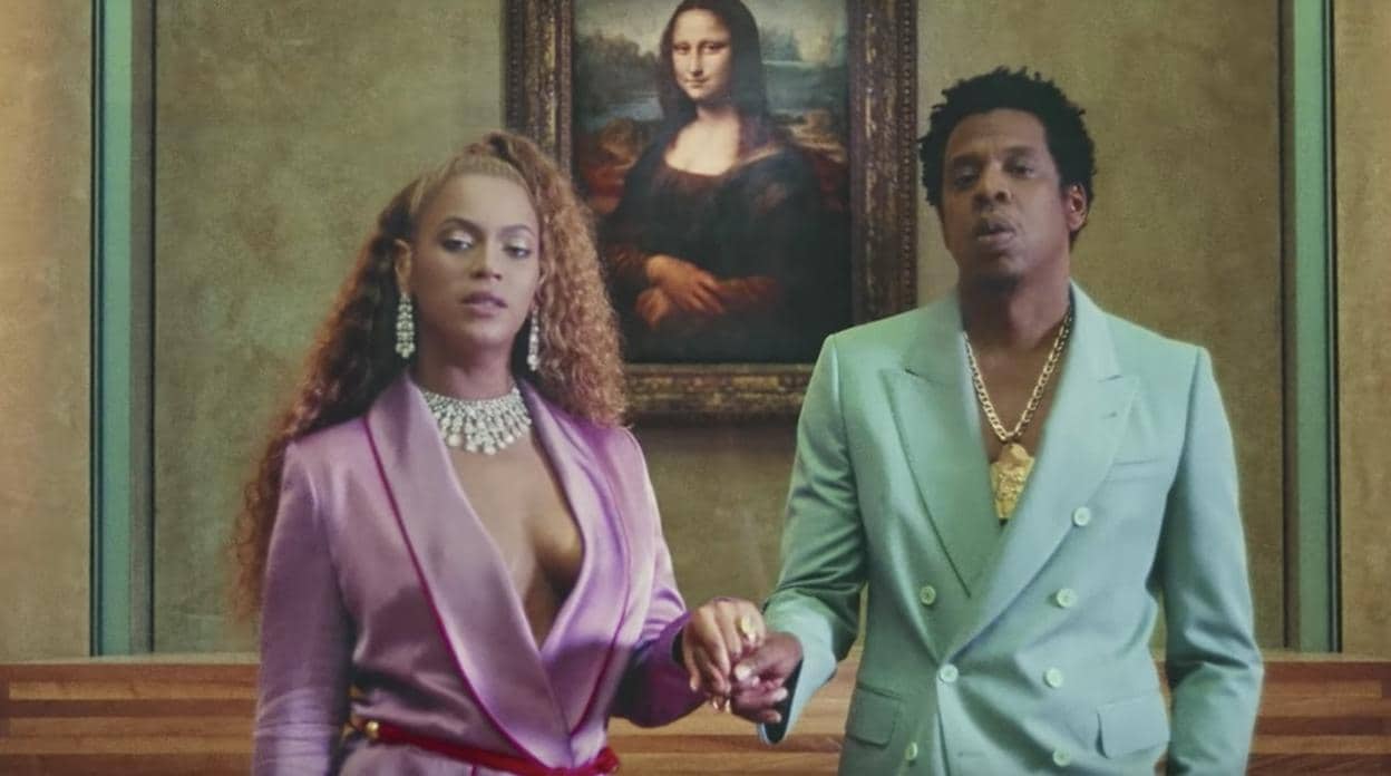 Imagen del videoclip de «Apeshit», con Beyoncé y Jay-Z en el Louvre con la «Gioconda» al fondo