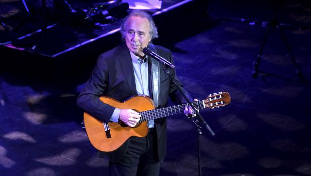 Joan Manuel Serrat inunda Sevilla de nostalgia y emoción con su «Mediterráneo»