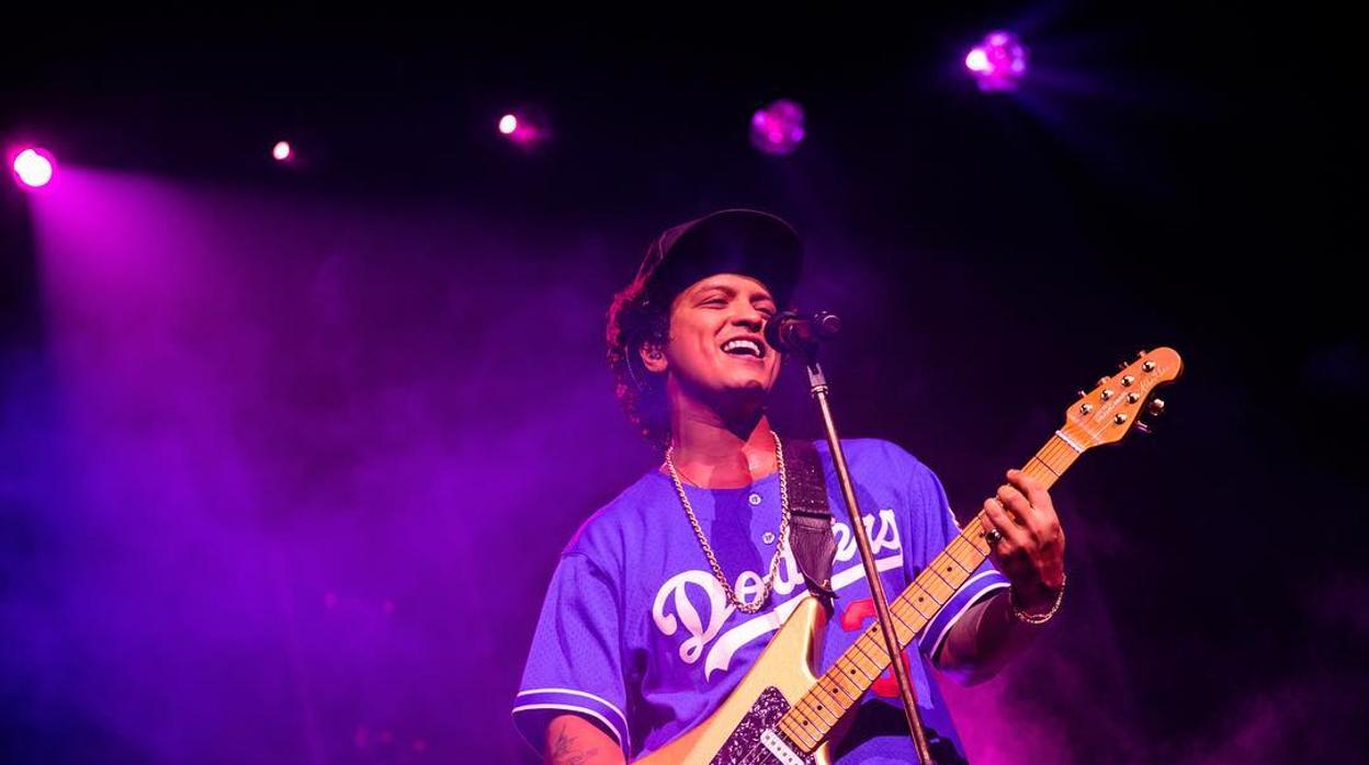 Bruno Mars, durante una actución de la gira
