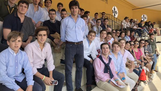 Más de un millar de jóvenes asistieron a las novilladas de Sevilla invitados por la Empresa Pagés