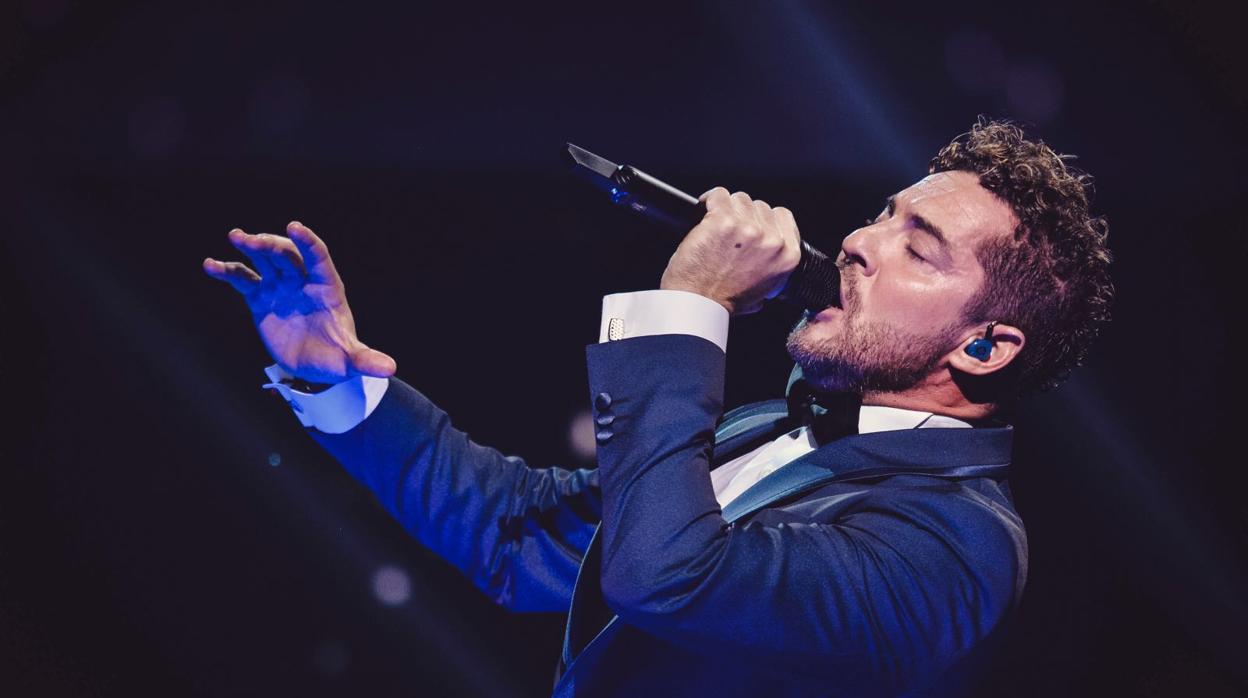 David Bisbal actuando en el 30 aniversario Premios Lo Nuestro