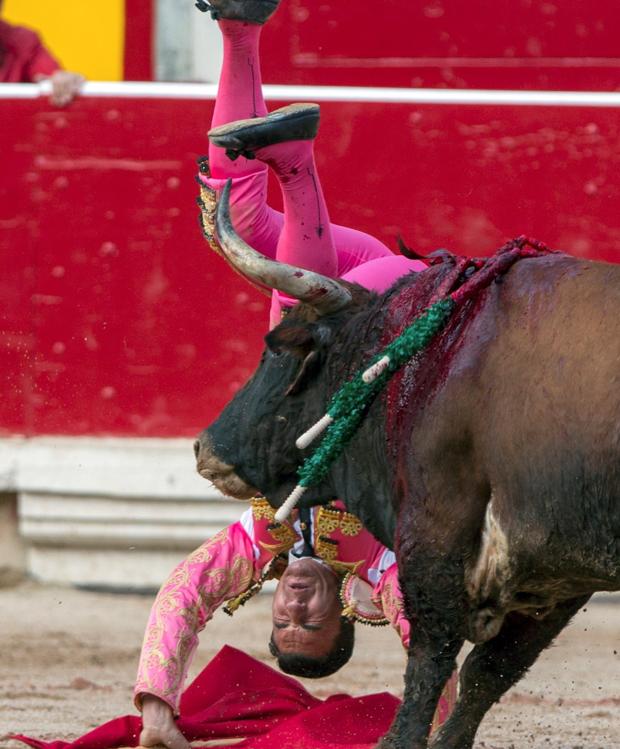 San Fermín: a hombros Octavio Chacón, buen lidiador