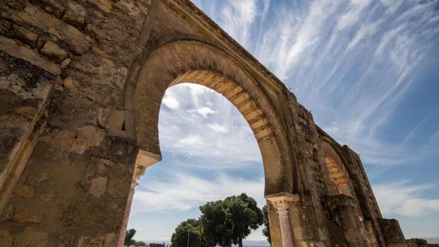 El trabajo en Medina Azahara prosigue con la mirada en el Salón Rico