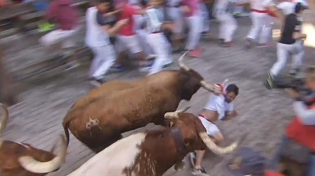 Los Miura dejan el encierro más rápido de San Fermín 2018