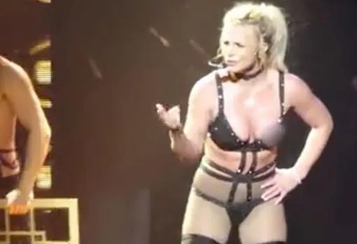 Britney Spears sufre un «Janet Jackson» durante un concierto