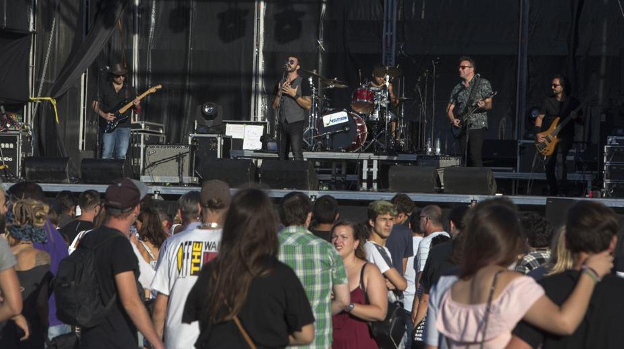 A medida que avanzaba la tarde el público se con en el Muelle