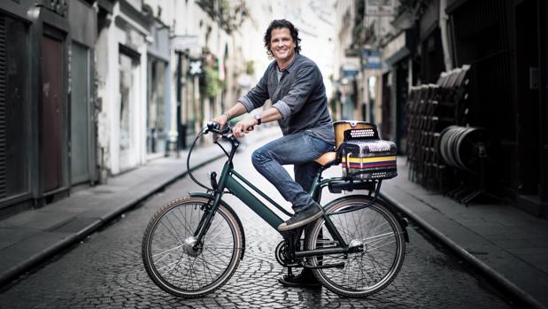 Carlos Vives: «Me llevo muy bien con los reguetoneros, se deben a la tradición»