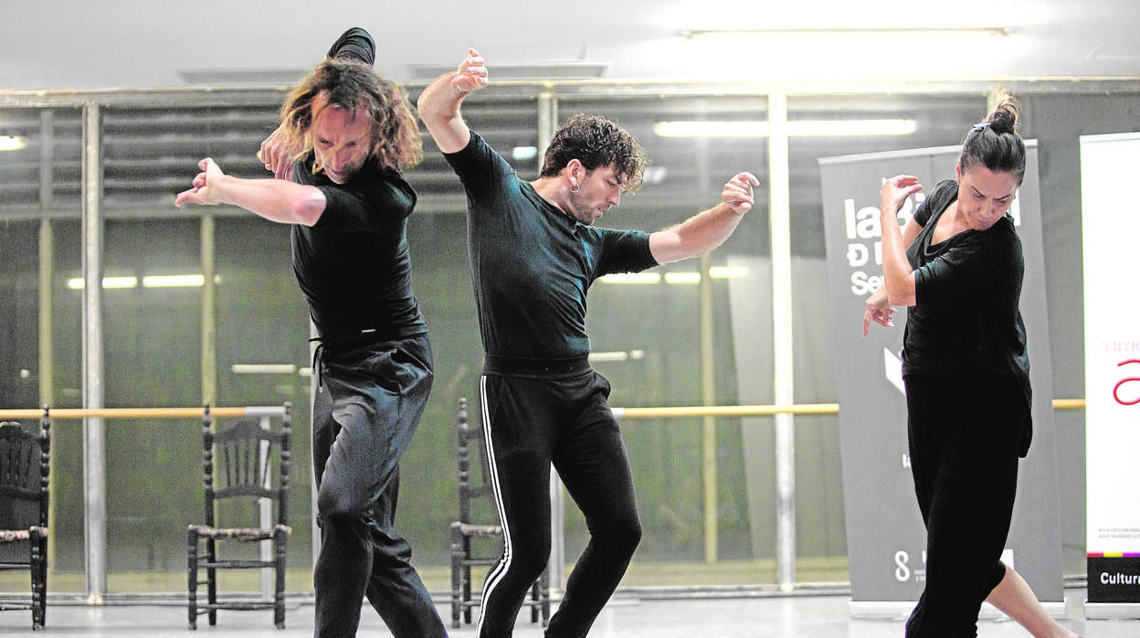 Rubén Olmo, David Coria y Rafaela Carrasco durante el ensayo de ayer