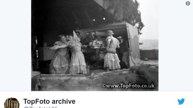 Descubren las fotos censuradas de unos soldados británicos travestidos de mujer combatiendo a los nazis