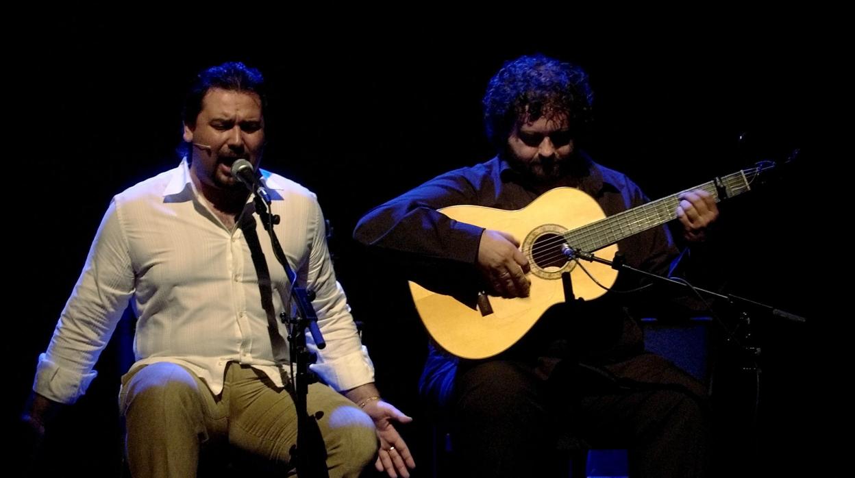 El cantaor José Valencia en una actuación de la Bienal de Flamenco