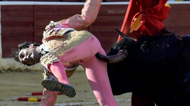 Cornada de dos trayectorias en la región perianal a Serranito en Huesca