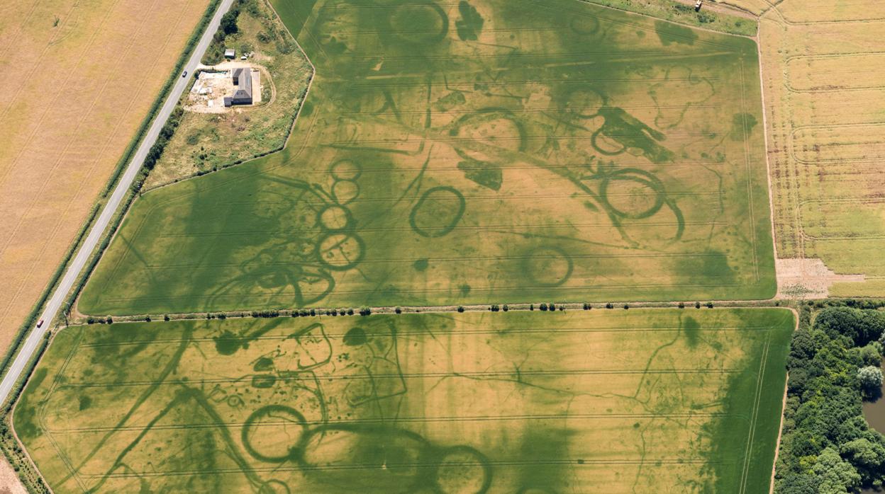 Fotografía facilitada por Historic England que muestra un paisaje ceremonial prehistórico cerca de Eynsham, Oxfordshire.