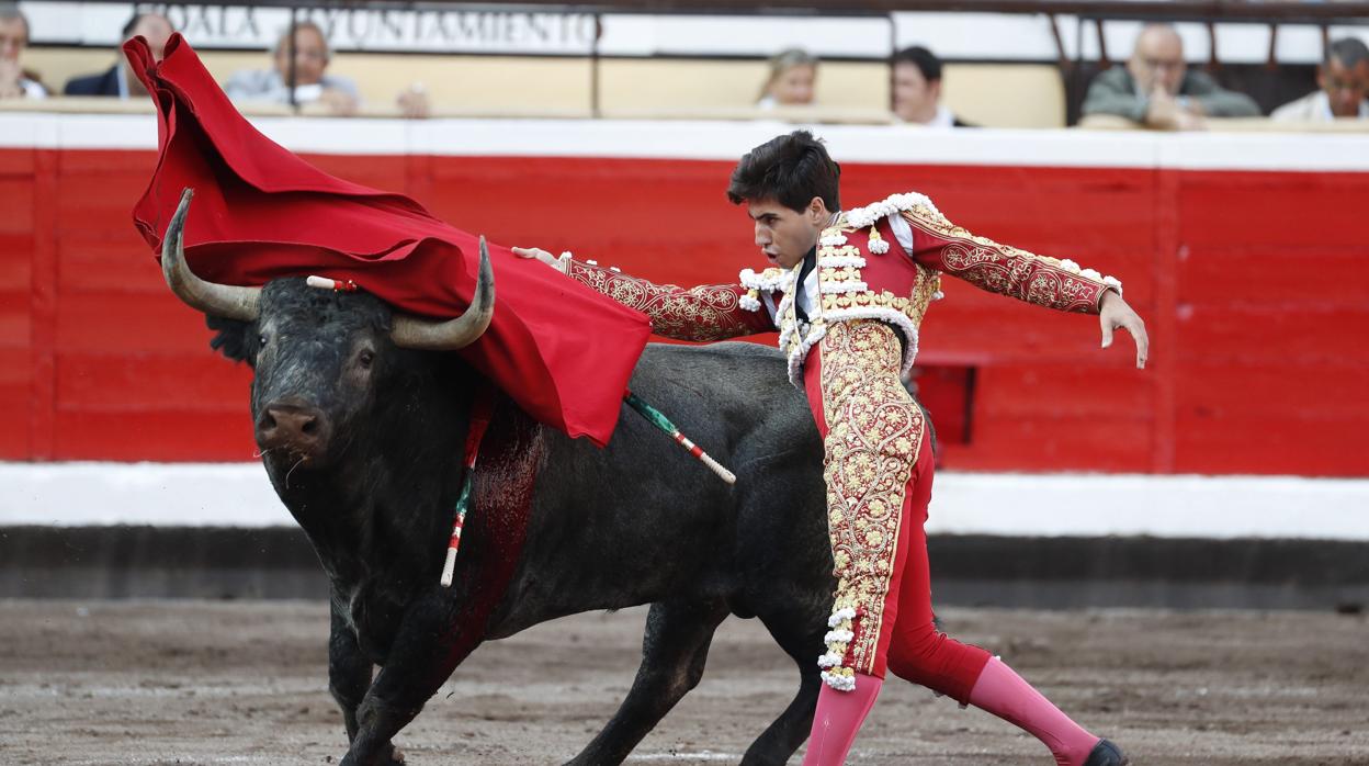 Álvaro Lorenzo, en un pase de pecho