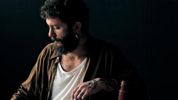 Juanito Makandé estrenará en Sevilla su nuevo trabajo «El habitante de la tarde roja»