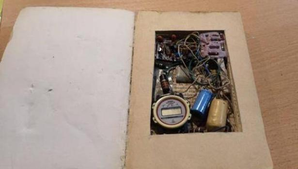 «¿Habías visto esto? Jaja. Da miedito»: el relato de cómo se encontró el supuesto libro bomba en Badajoz