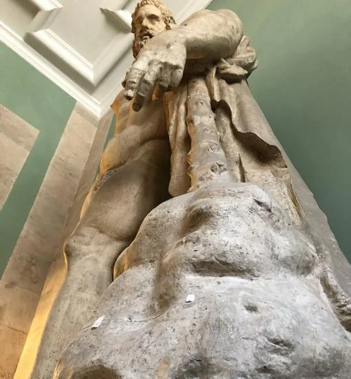 El Hércules Farnese, «herido» por la imprudencia de las obras de la futura Galería de Canalejas