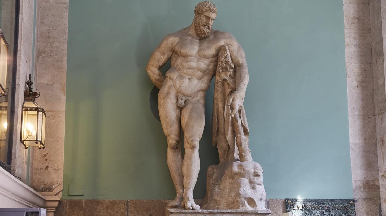 La Real Academia de Bellas Artes trasladará el Hércules Farnese hacia un patio interior por seguridad