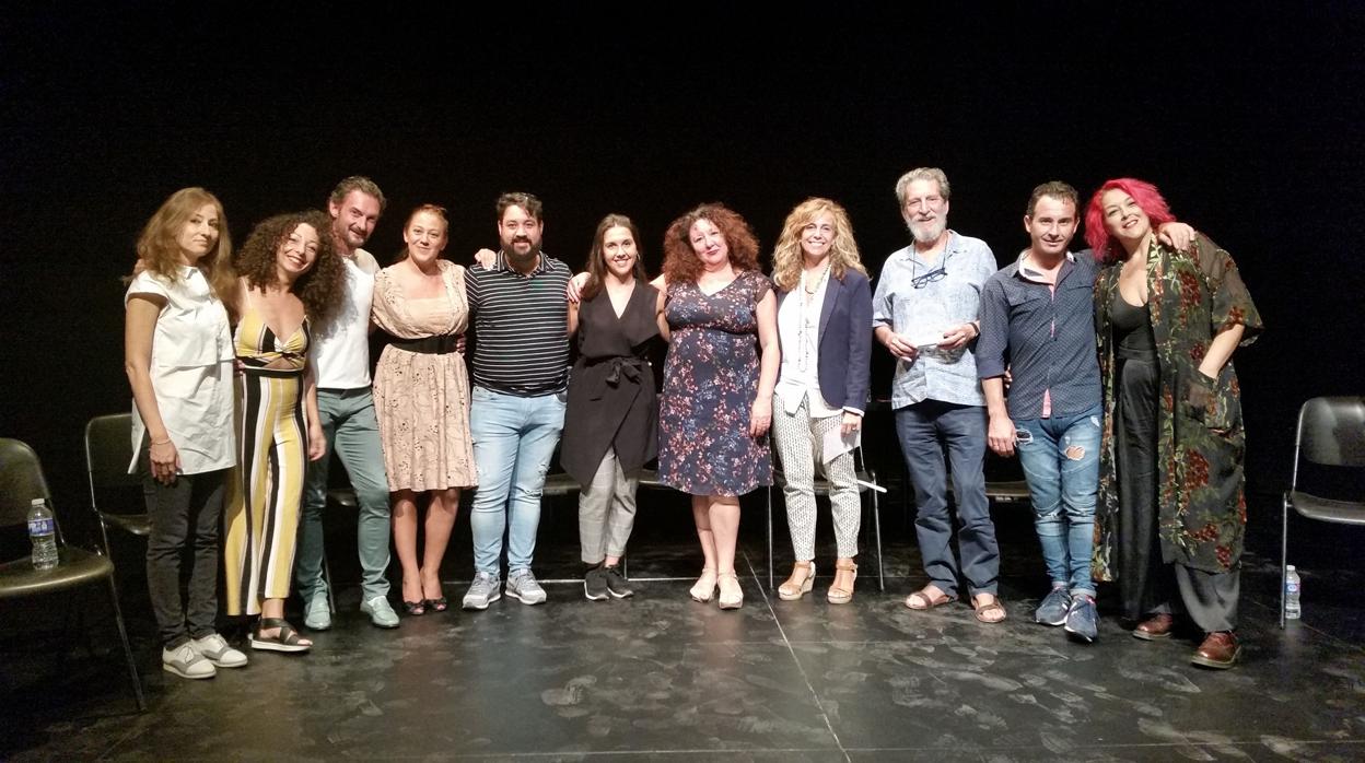 Artistas del ciclo junto a la directora de cultura del Ayuntamiento de Sevilla, Isabel Ojeda