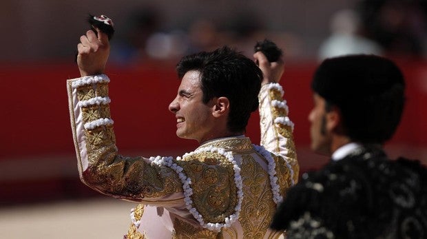 Ponce indulta un toro en la feliz alternativa de Toñete