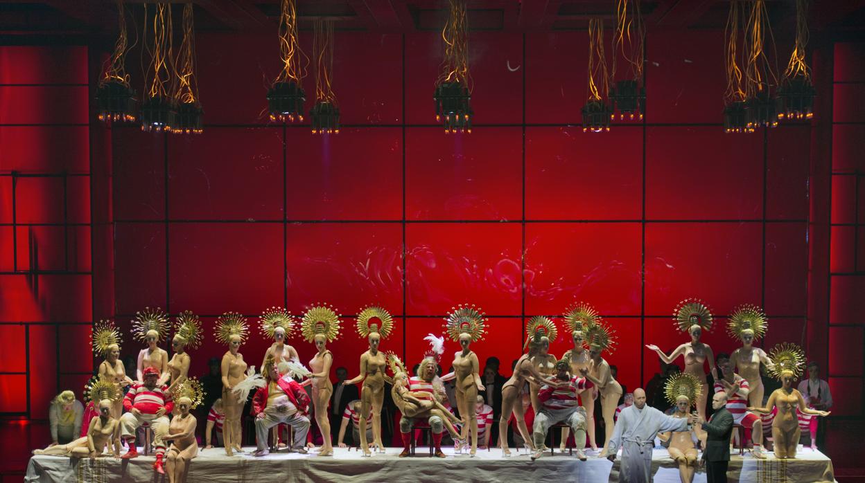 Una imagen de la producción de «Faust» que presenta el Teatro Real