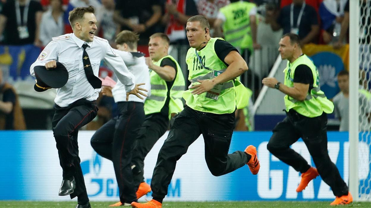 Piotr Verzilov es uno de los miembros de Pussy Riot que saltaron el campo de la final de la Copa del Mundo en Rusia