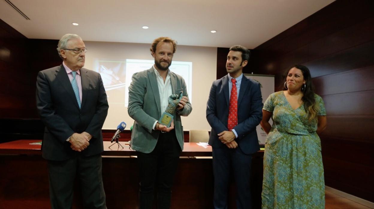 Momento de la entrega, en la Fundación Unicaja.