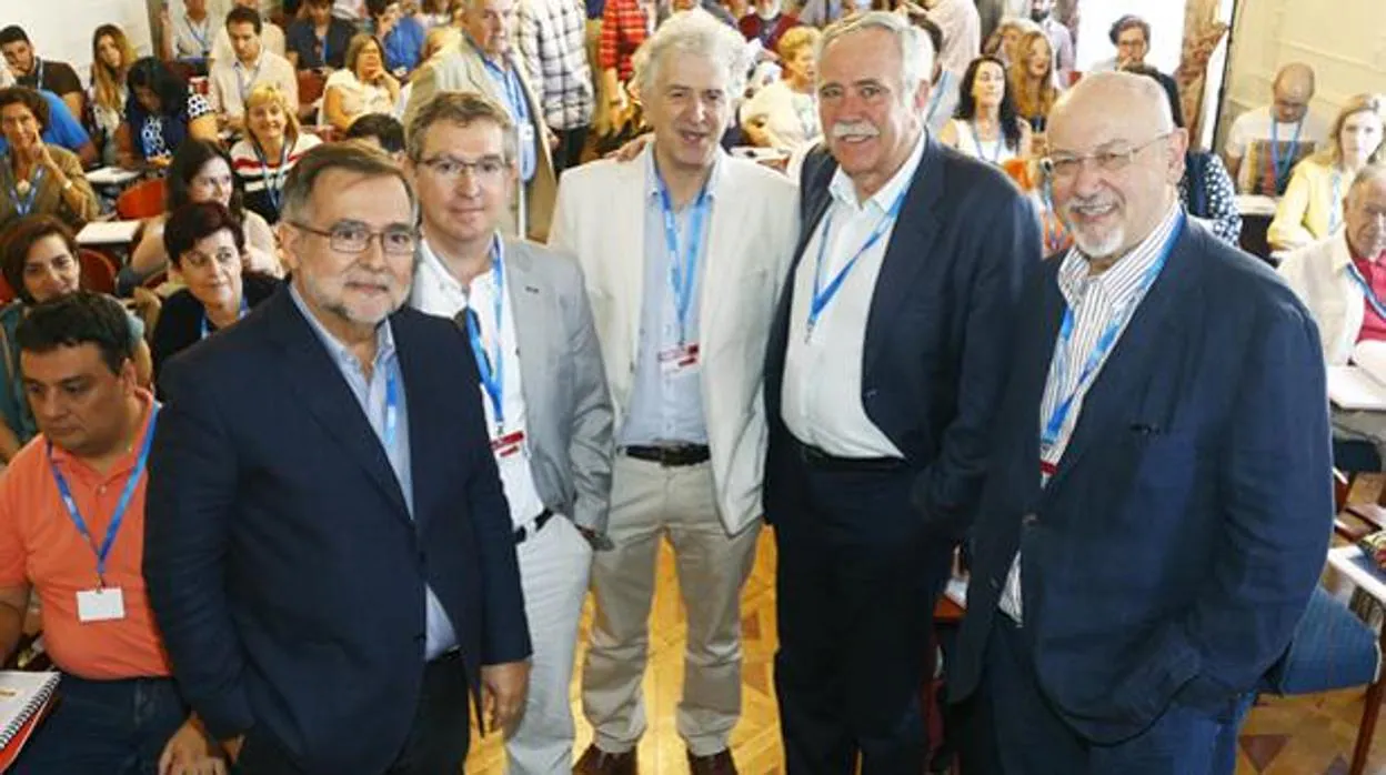 De izquierda a derecha: José Calvo Poyato, Santiago Posteguillo, Juan Luis Arsuaga, Antonion Pérez Henares y Juan Eslava Galán