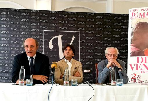 Pablo Lozano, Diego Ventura y Andrés Amorós, durante la presentanción del cartel