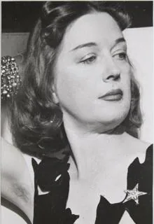Dorothea Tanning, fotografiada por Man Ray en Nueva York hacia 1946
