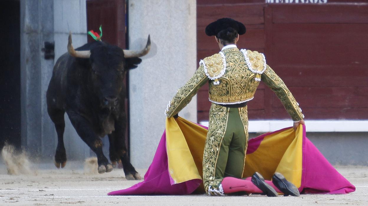 Alejandro Talavante recibió a portagayola al primer toro