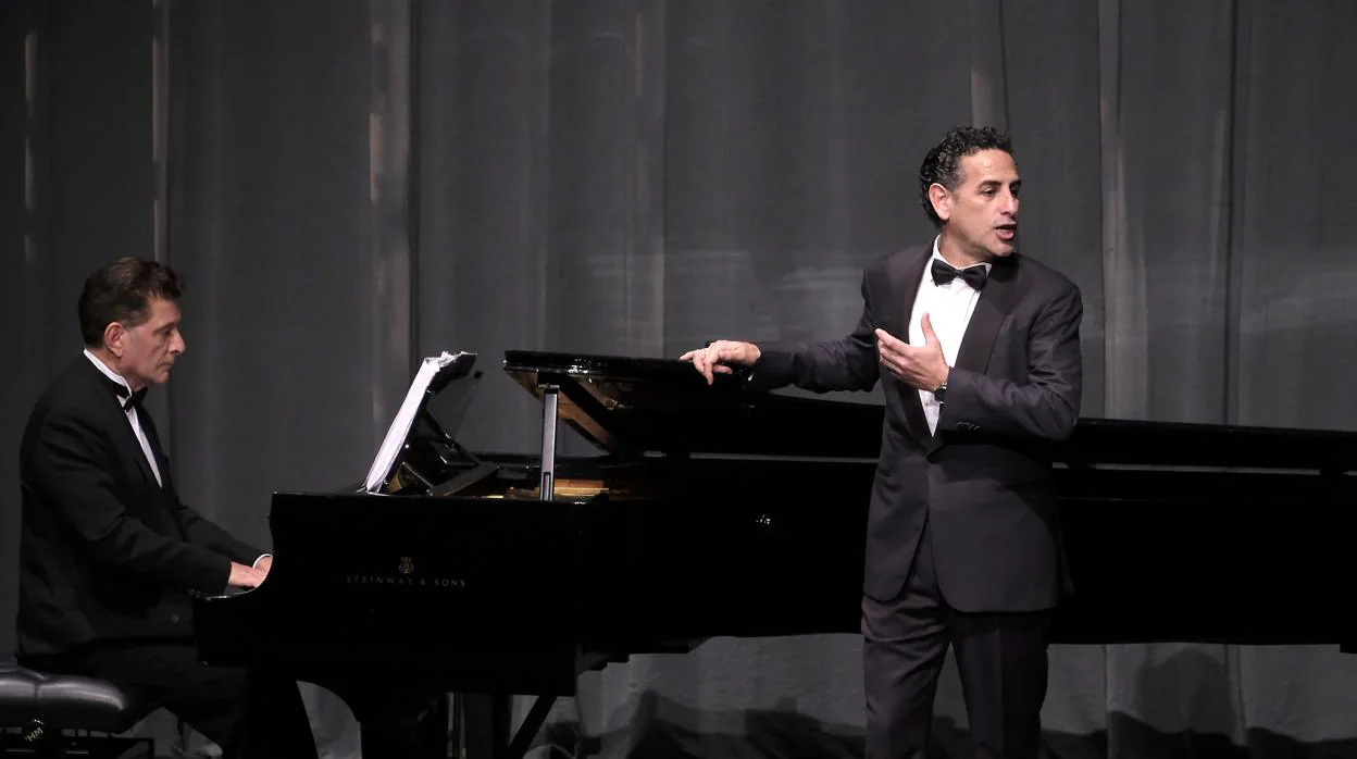 Juan Diego Flórez, acompañado del pianista Vincenzo Escalera