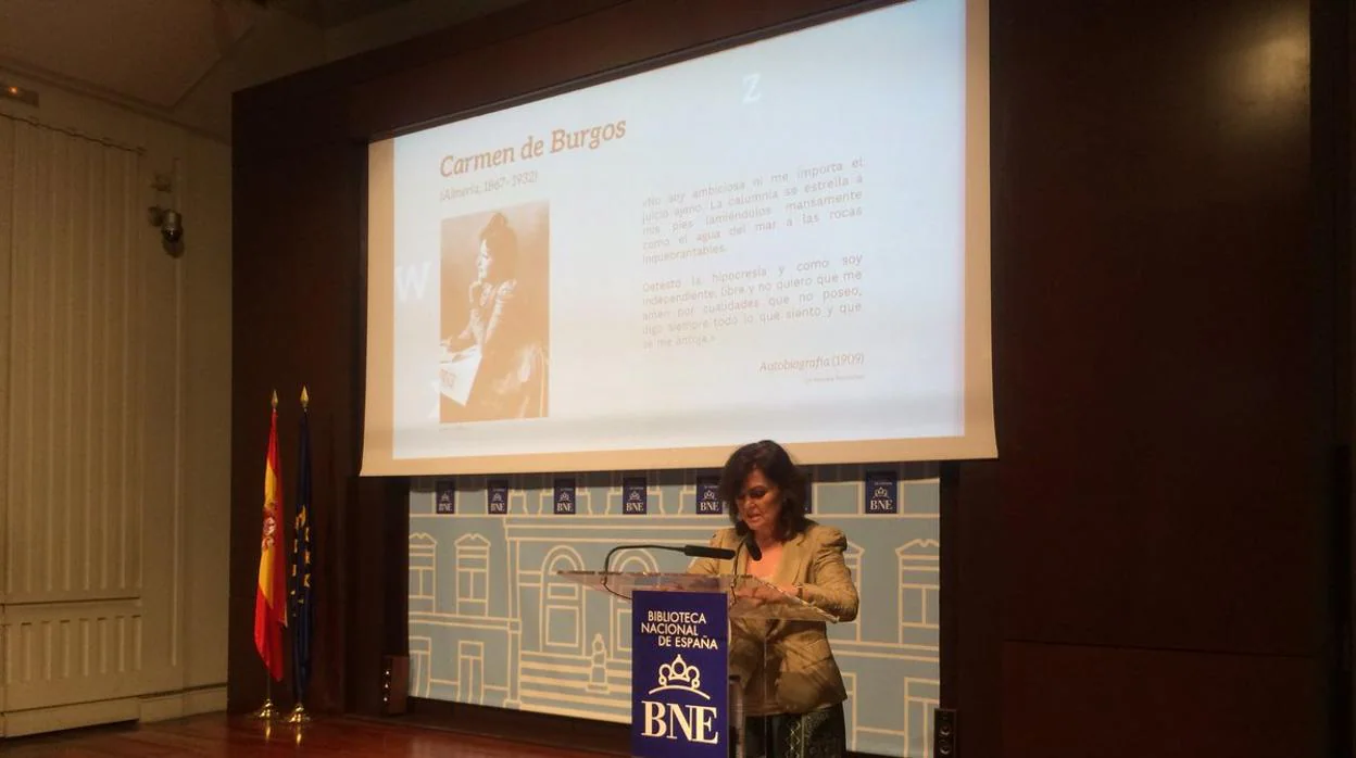 Carmen Calvo lee un fragmento de Carmen de Burgos, la primera corresponsal de guerra