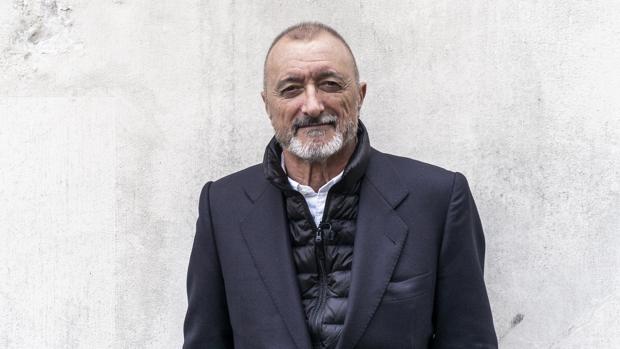 La diatriba de Pérez-Reverte contra la «complicidad de los políticos» ante el maltrato animal