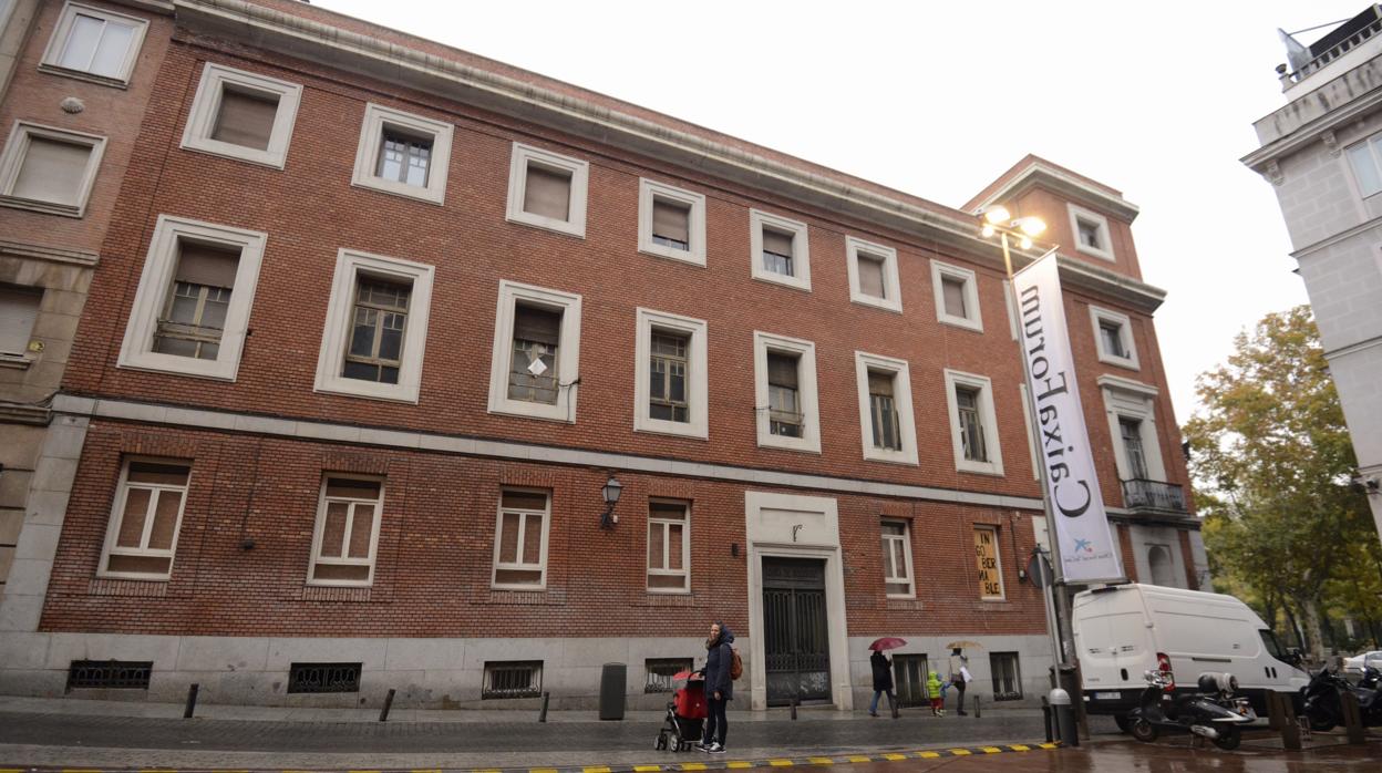 El edificio donde se instalará la Biblioteca de Mujeres, ubicado en el madrileño Paseo del Prado