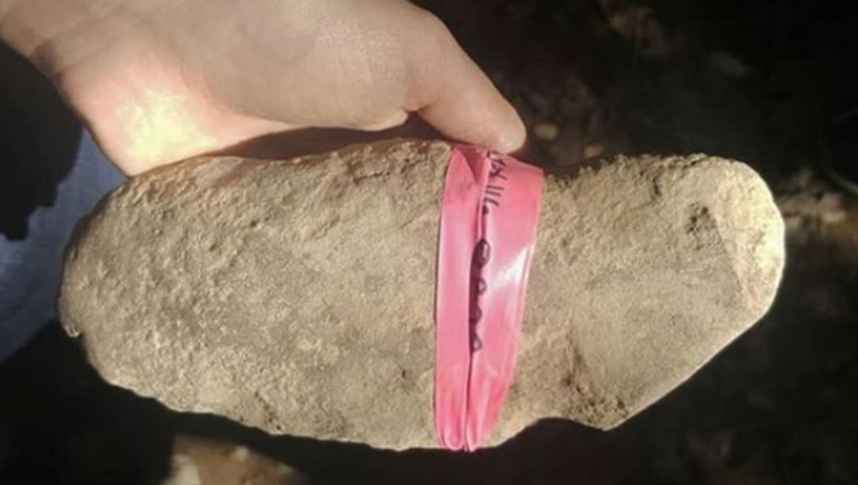 El hacha encontrada, de 6.000 años de antigüedad