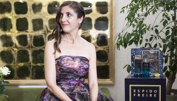 Espido Freire lanza un perfume: «Kafka huele a cedro»